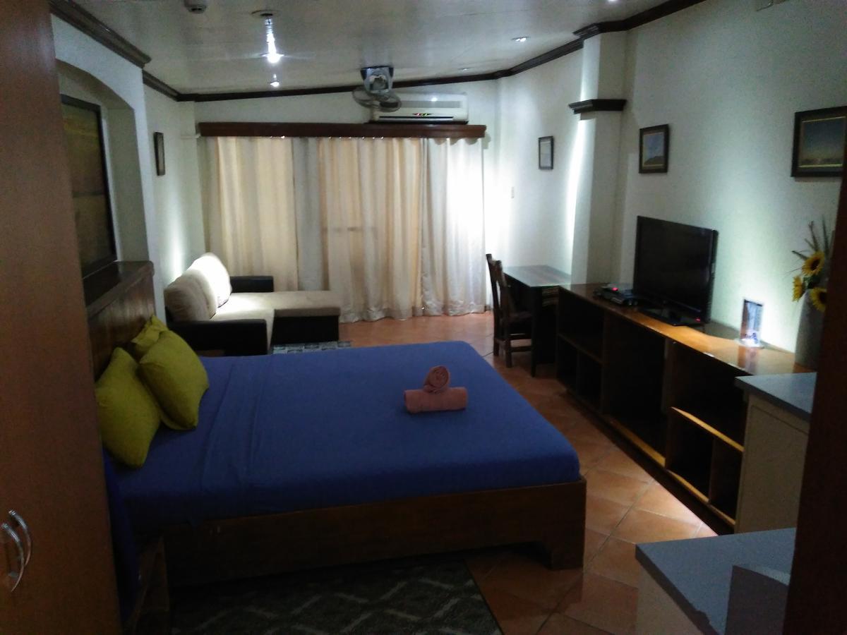 Mango'S Beachfront Resort Olongapo Buitenkant foto